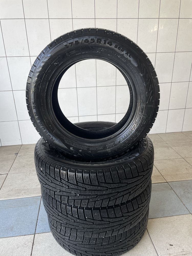 Продам комплект зимней резины Nokian Tyres RS2