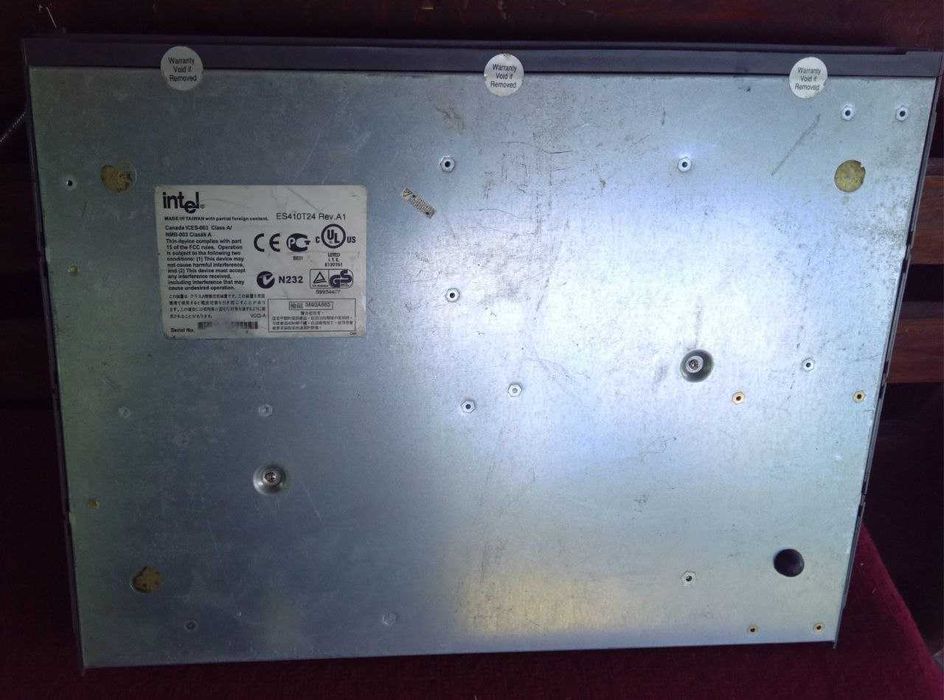 24-портовий комутатор Intel Express 410T P/N: ES410T24 Rev A1