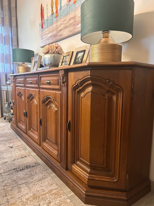 Aparador sala de jantar de madeira de excelente qualidade