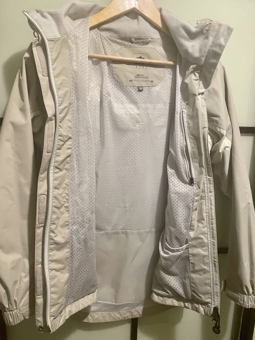 Куртки вітровки і теплі кофти