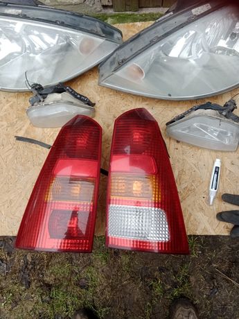 Lampy tylne ford focus MK1 kombi