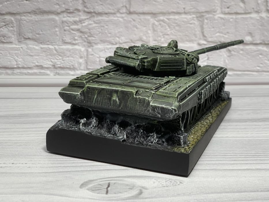 Гіпсовий сувенір танк Т-72Б