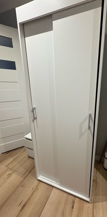 Szafa ubraniowa / drzwi przesuwne / biała