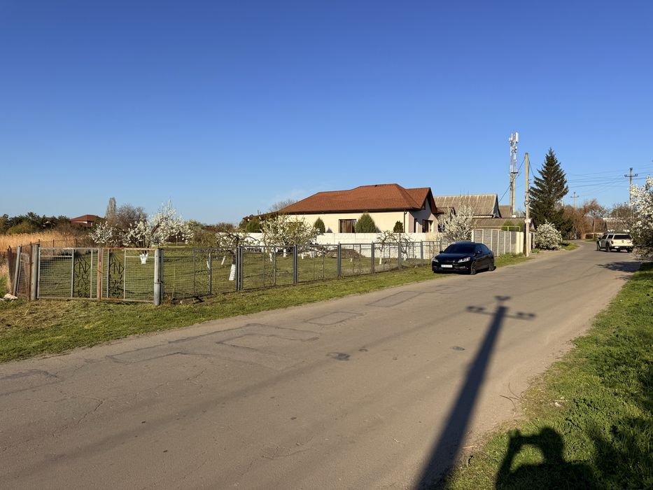 Продам участок у реки в элитном раене !!! ( С )