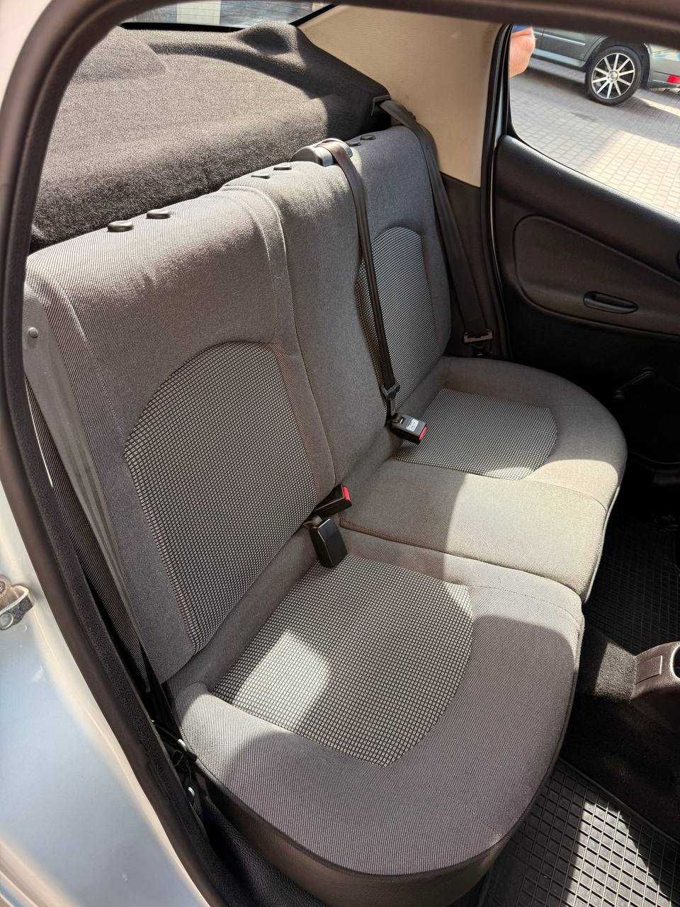 Продам Peugeot 206  2010 р.в. з пробігом 49000 км. !