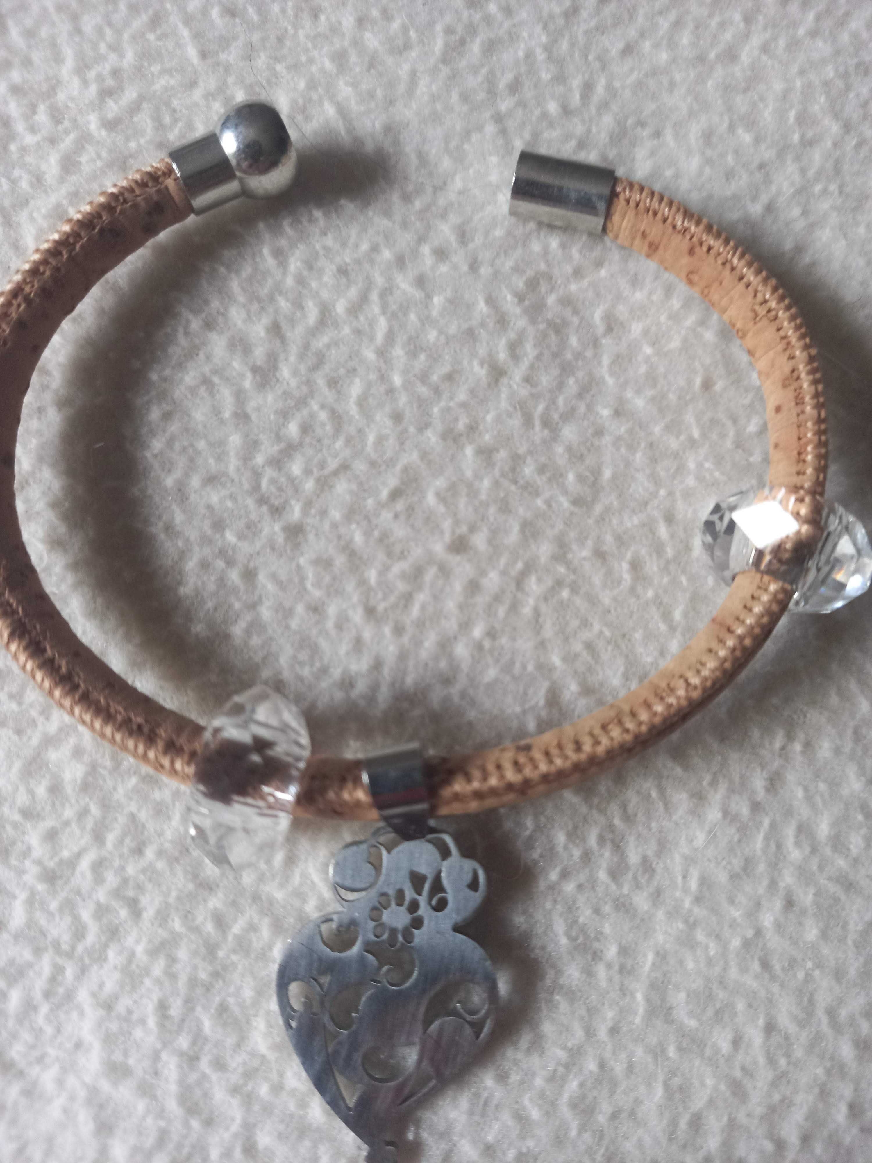 Colar e pulseira em cortiça-Novo (Portes incluídos)