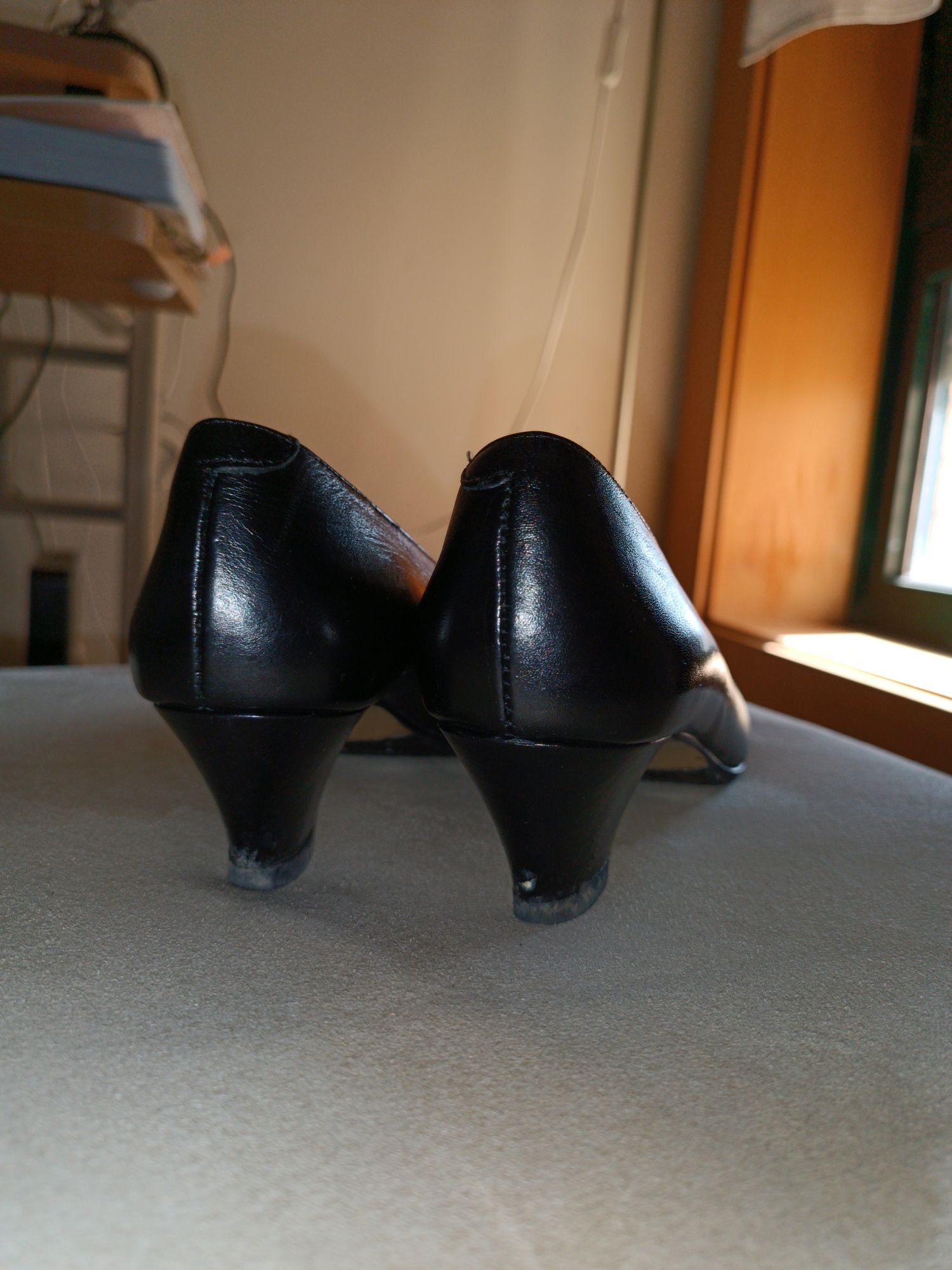 Sapatos altos pretos