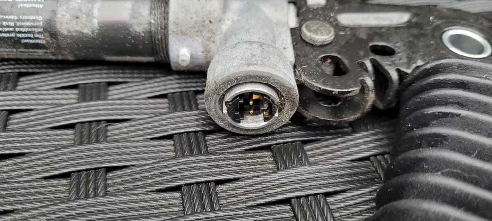 Napinacz pasa lewy BMW 3 E46 lift f vat