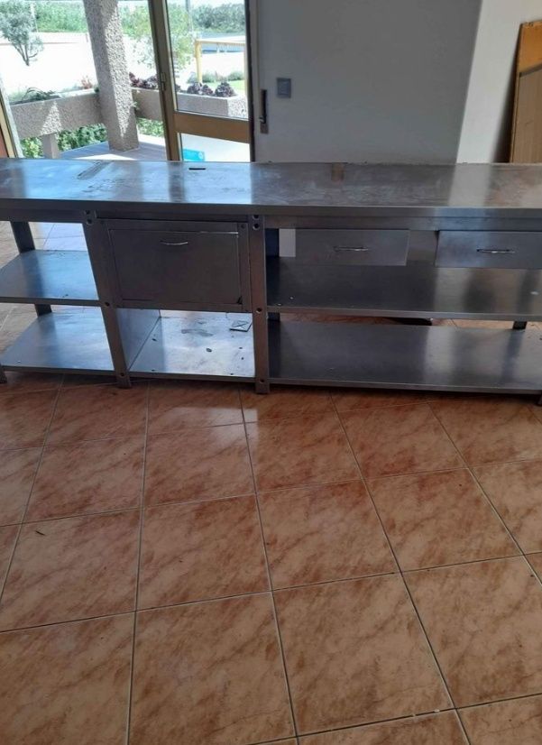 Balcão em inox / Móvel para café