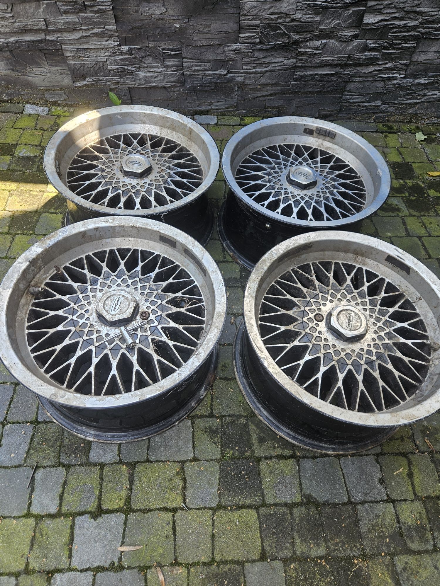 Alufelgi do BMW z kluczem