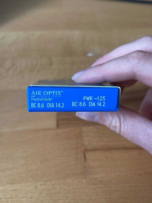Контактні лінзи Air Optix plus HydraGlyde