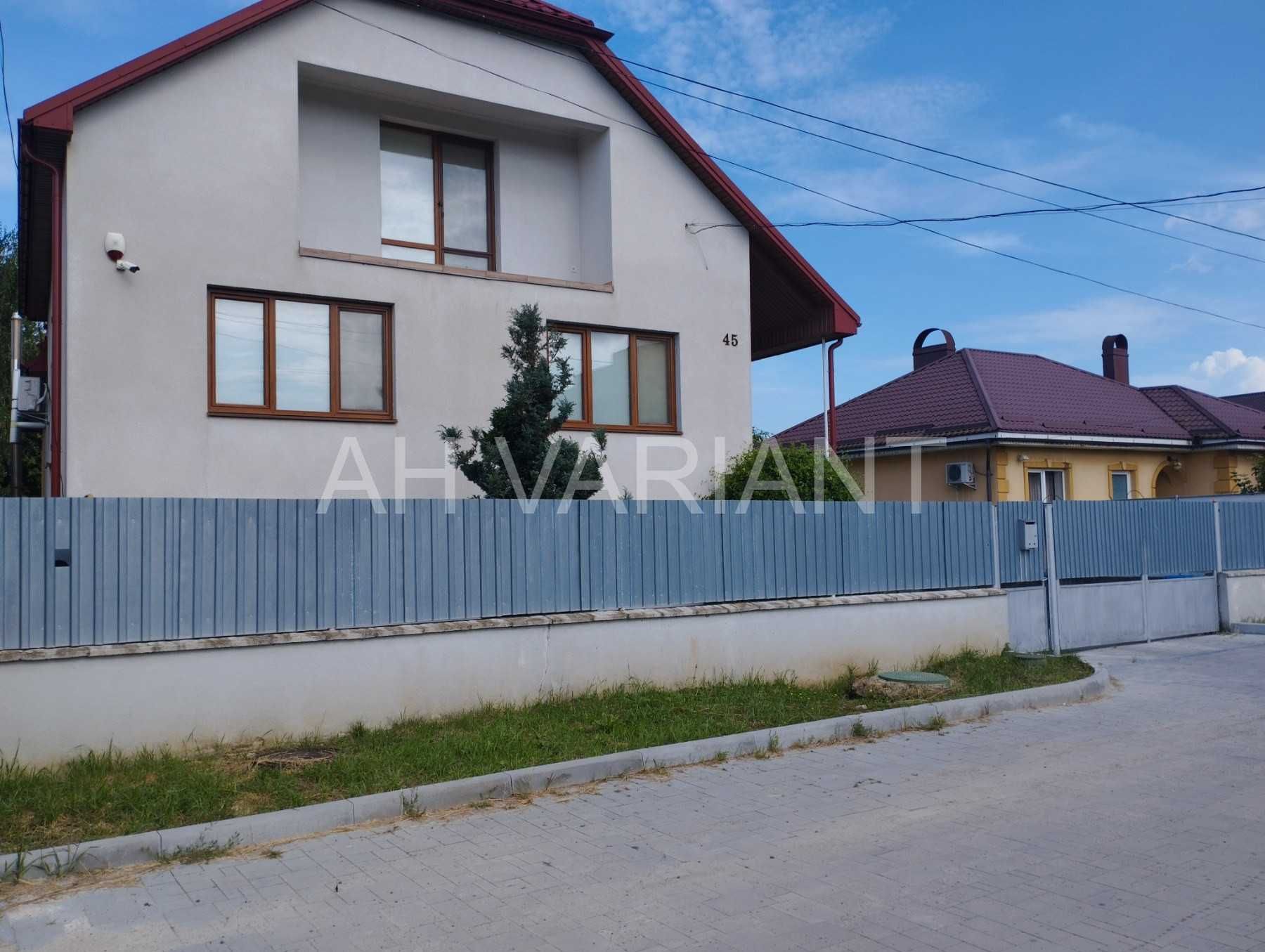 Продається будинок, с. Сторожниця
Код: 8761