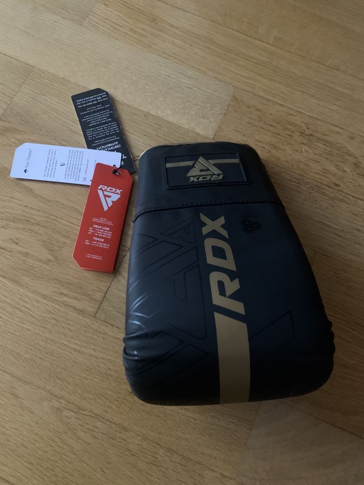 Боксерська перчатка   Рукавичка RDX