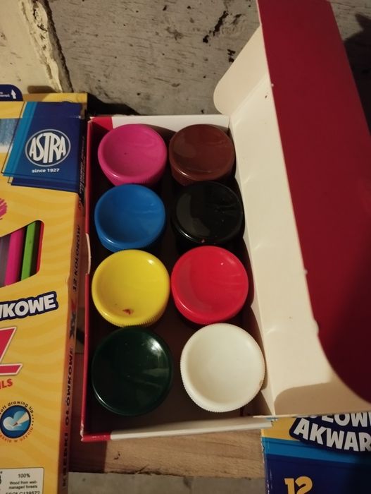 Kredki i farby szkolne