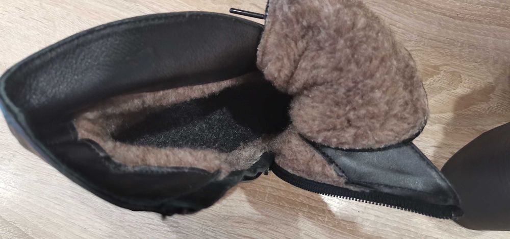 Продам  жіночі зимні ботінки