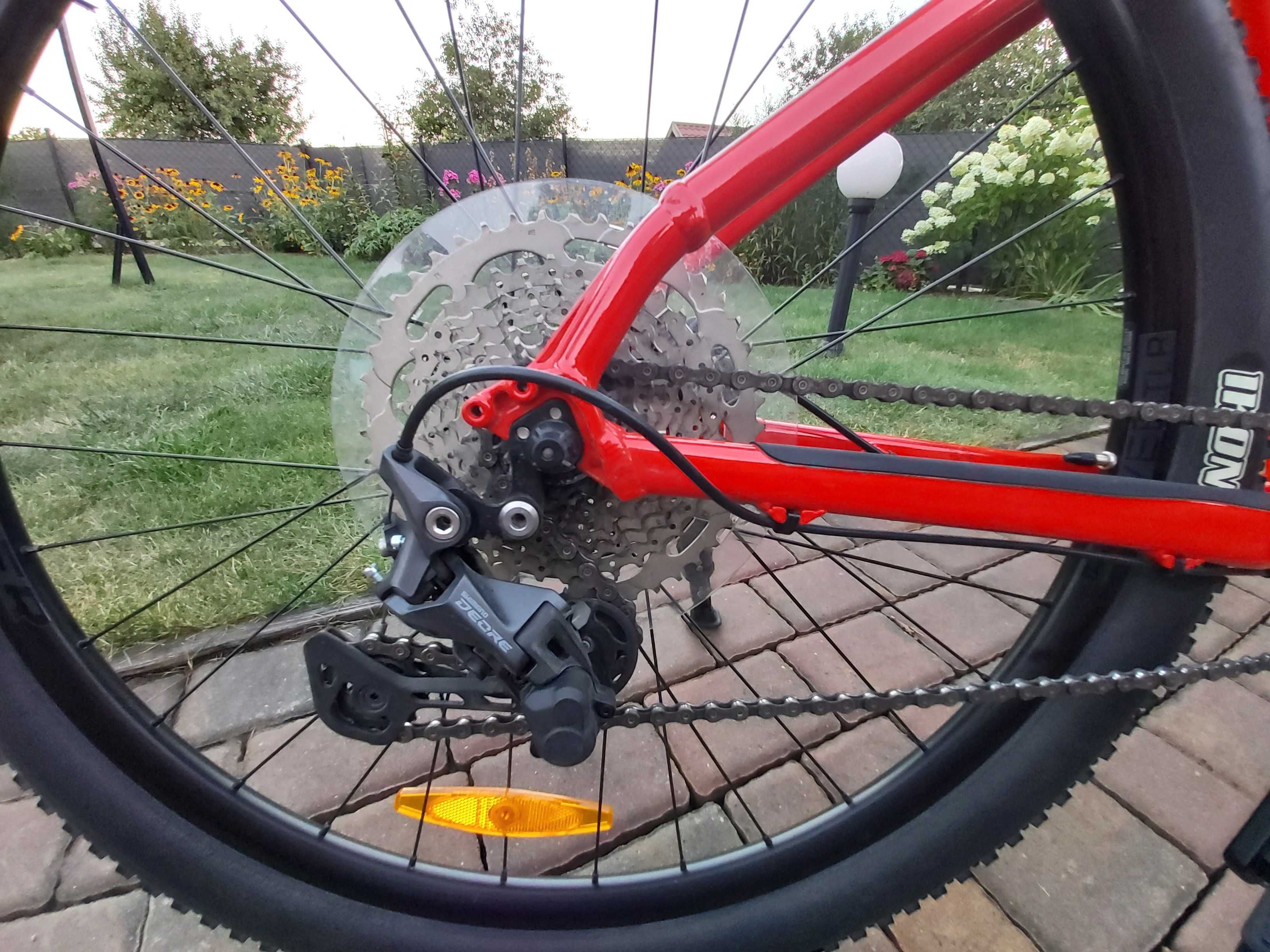 Trek Marlin 7 Gen. 2 XL - Marigold to Radioactive Red Fade