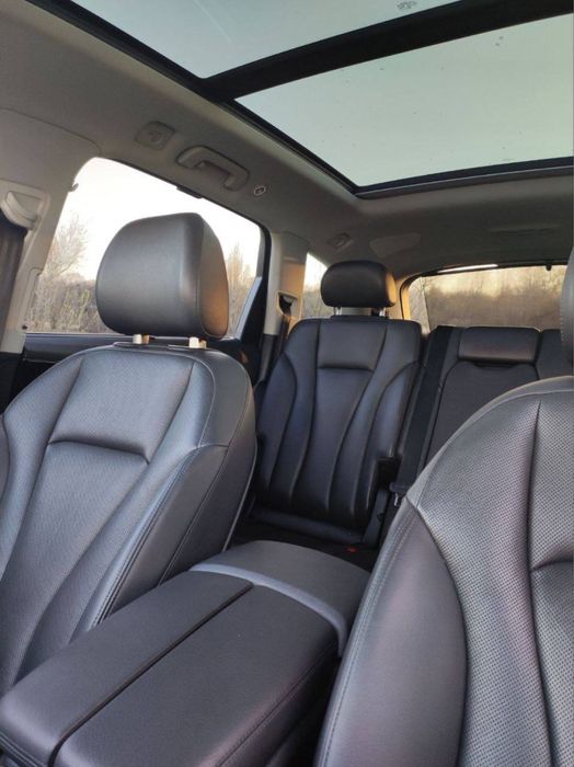 Продам AUDI Q7 2015