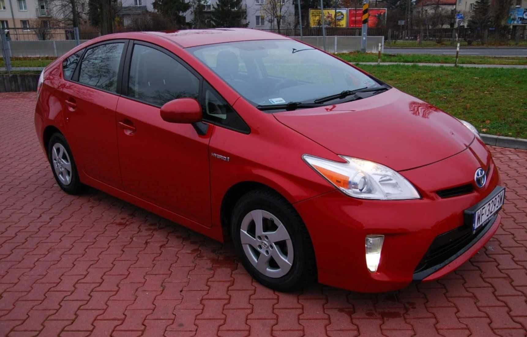 Toyota Prius  приус капот дверь стабилизатор крыло четверть двигатель