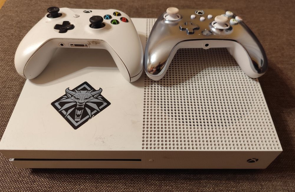 X box one S 2 pady + 9 gier