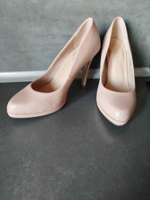 Туфлі 39 розмір. Тілесні