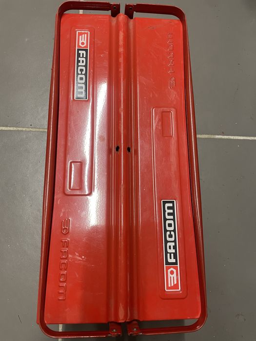 Skrzynka nazedziowa Facom