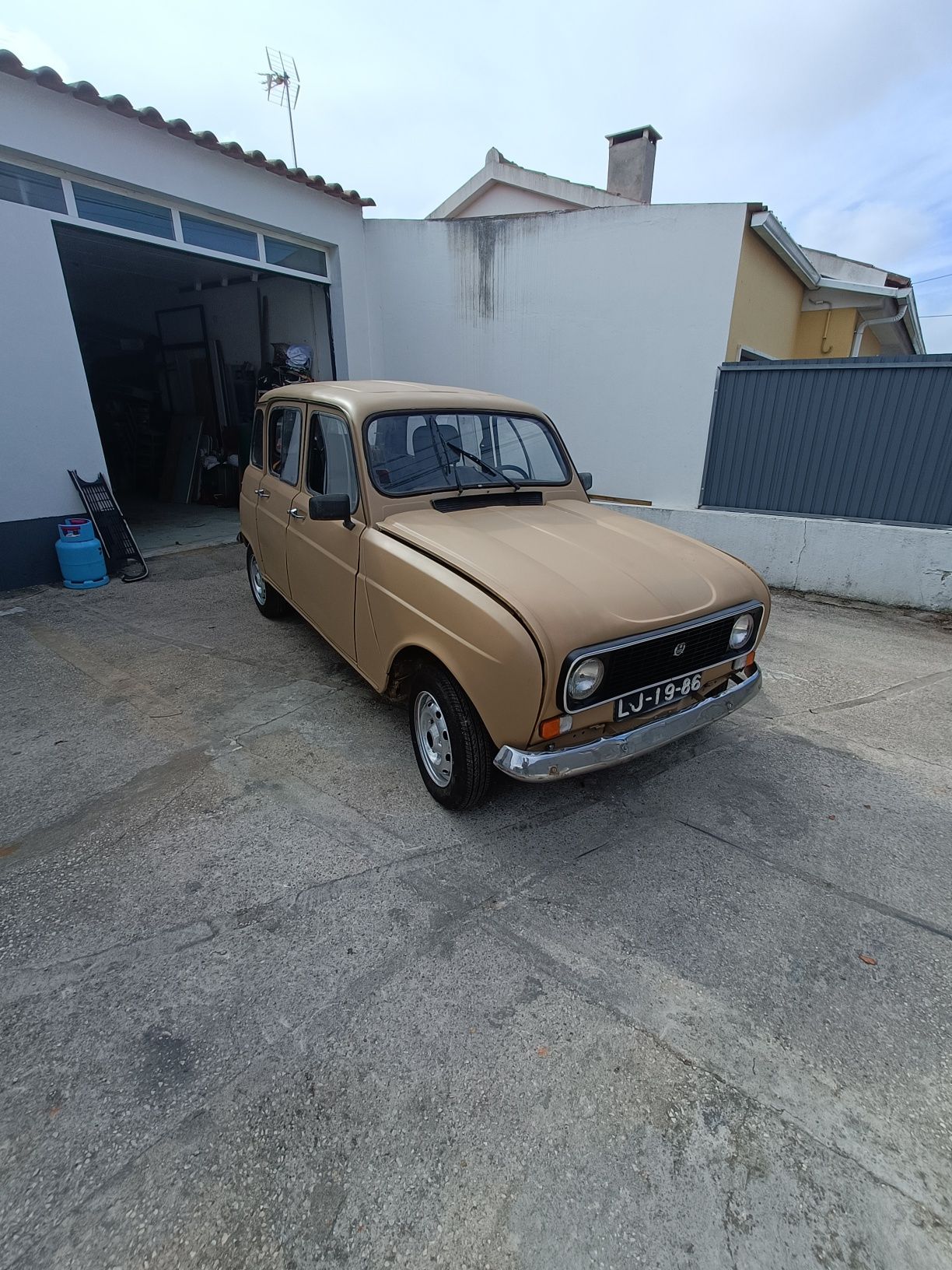 Renault 4gtl (4latas)