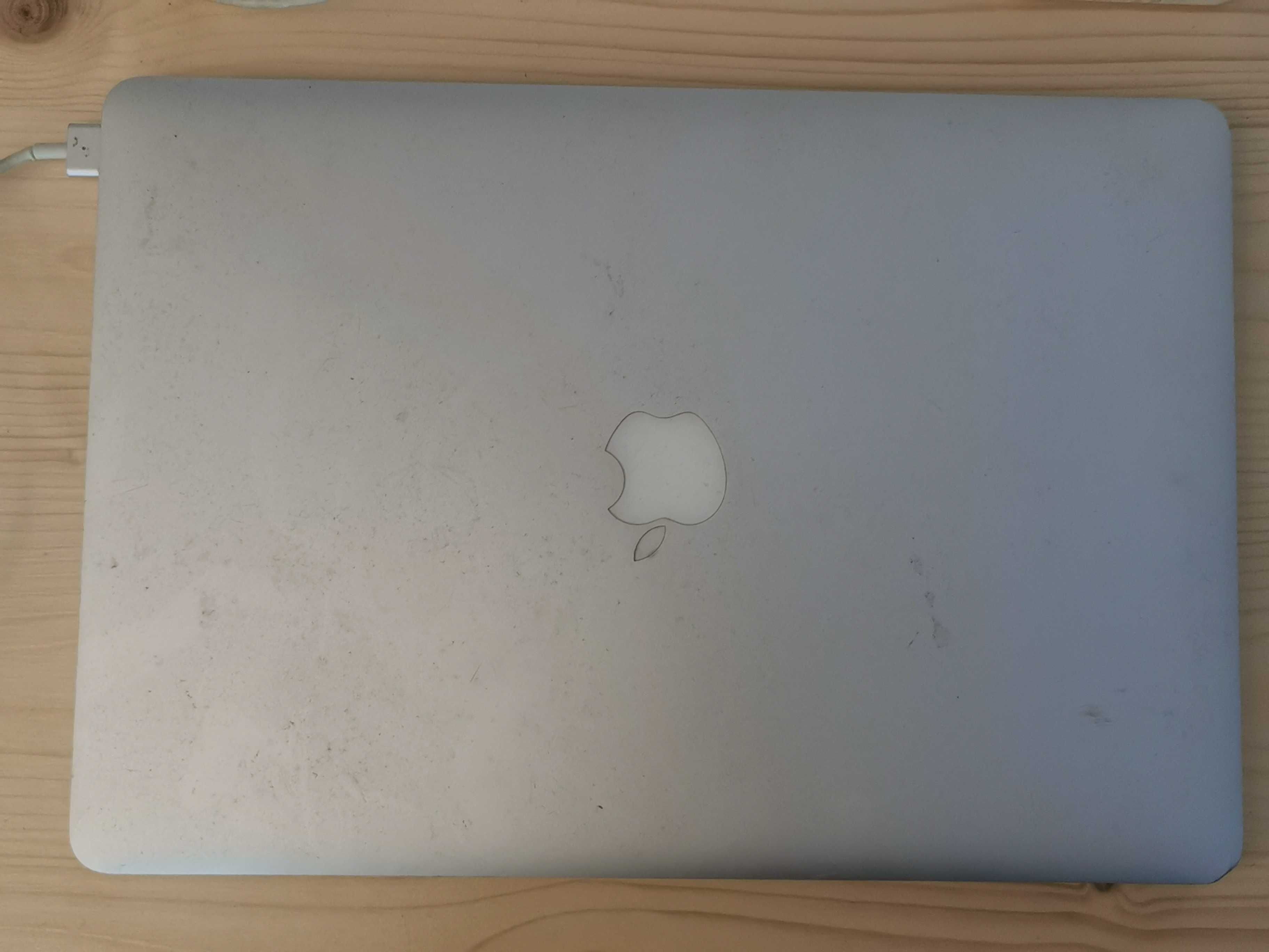 Apple A1398 - defeito