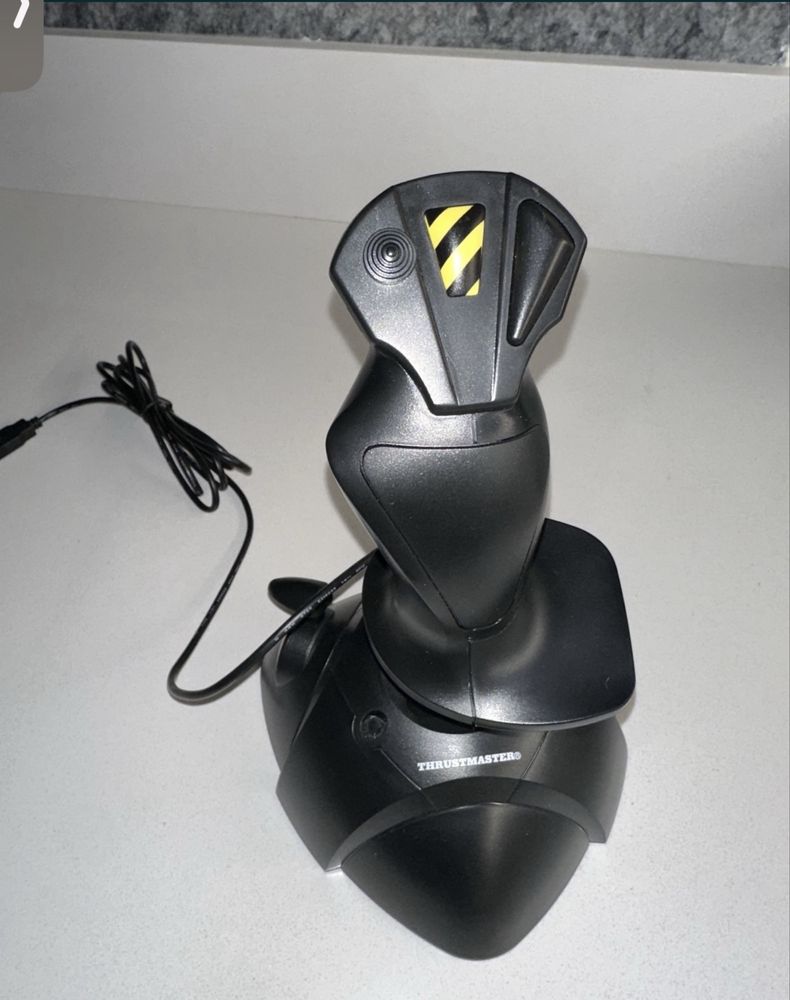 Volante G29 quase novo e leva juytike para pc