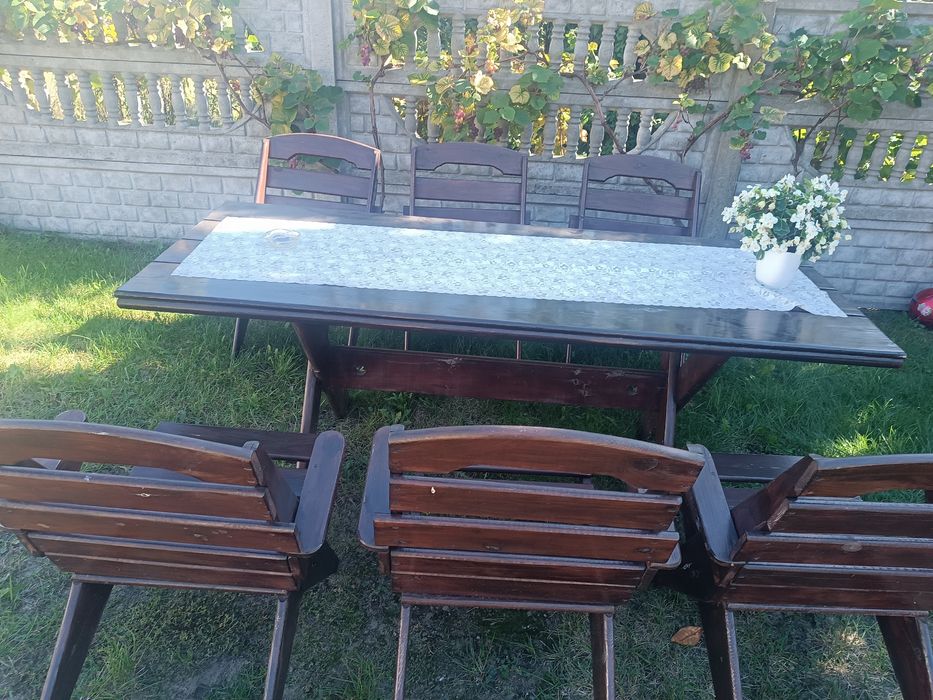 Drewniany stół plus 6 krzeseł