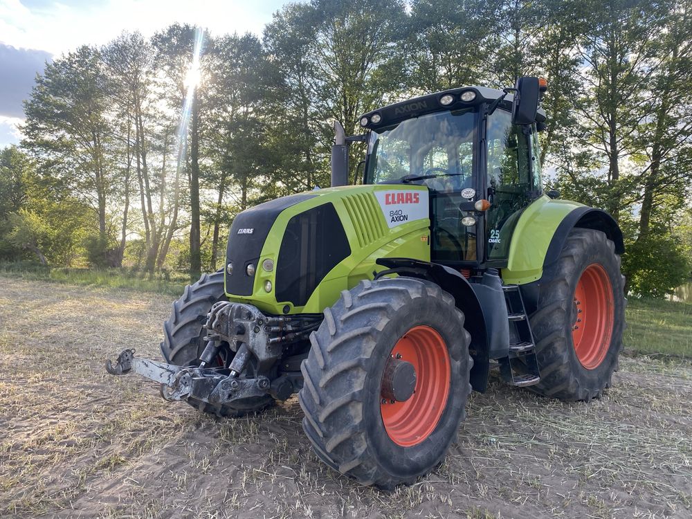 Traktor CLAAS AXION 840 . CMATIC . Pneumatyka Miękka oś . Sprowadzony