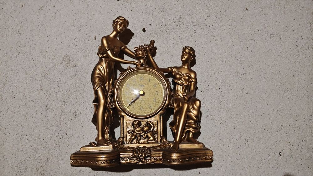 Zegar kominkowy w stylu antycznym