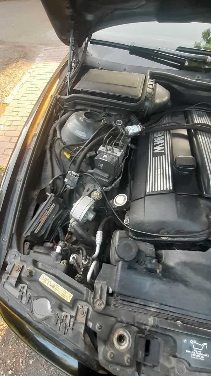BMW E39 2001 2.5газ,механика.298тыс.км