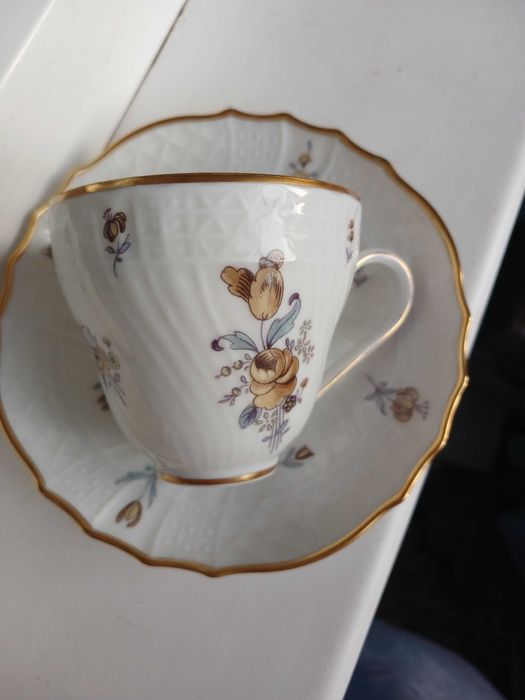 Вінтажні речі:   чайнокавові пари, вази, цукорниця