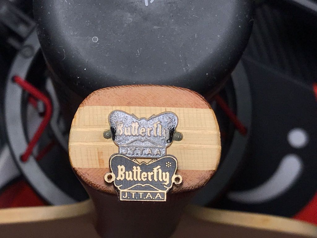 Butterfly Black Tag Logo Emblemat - laminat