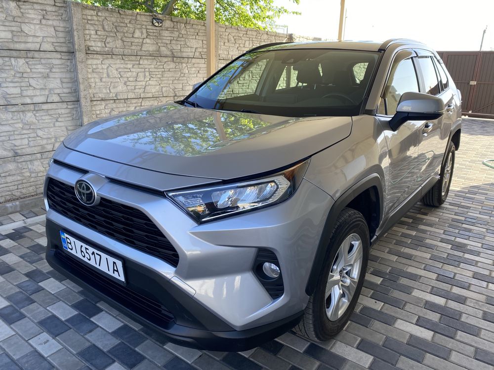 Toyota Rav 4  XLE - 2021 года