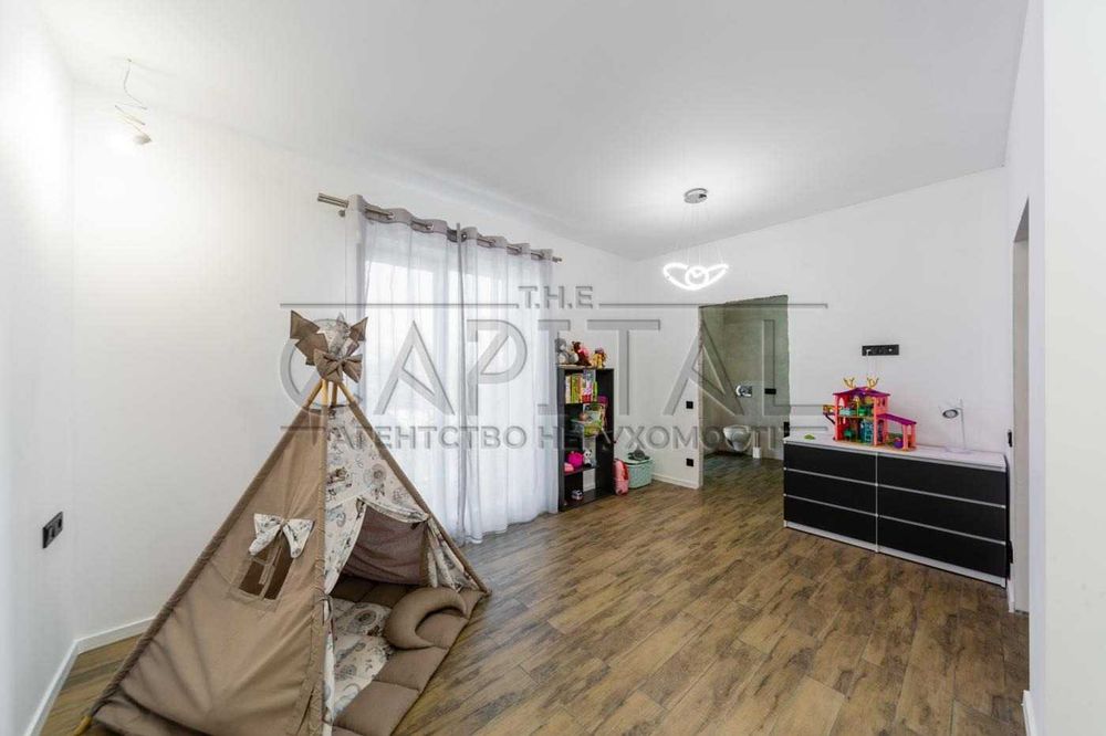 Продаж Дуплекс, Солом'янський район, пл. Шевченка, 180 м2