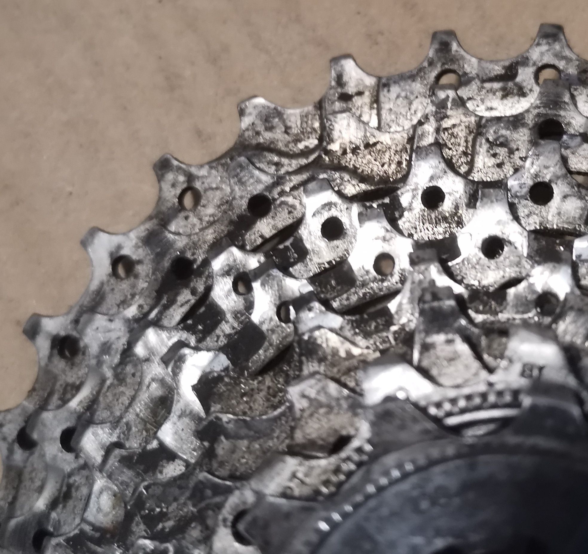 Kaseta 9 biegów SHIMANO CS-HG400 stopniowanie 11-32 ALIVIO / DEORE