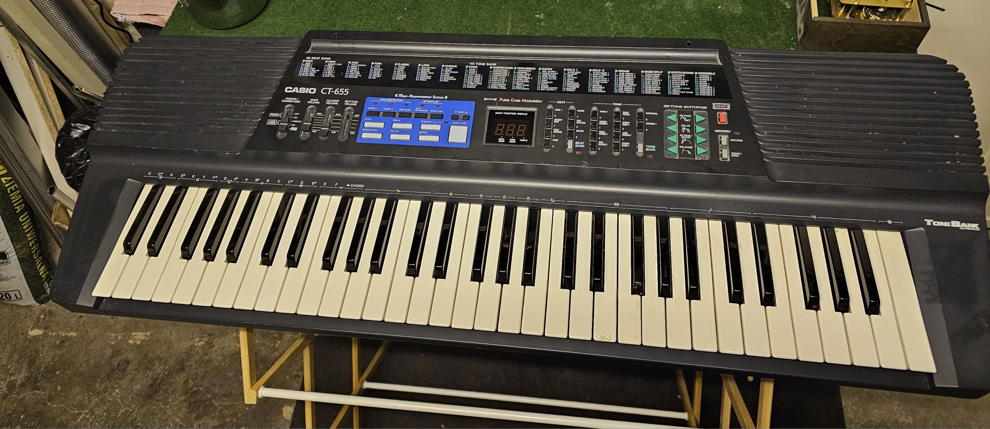 Organy CASIO CT-655 ze stojakiem.