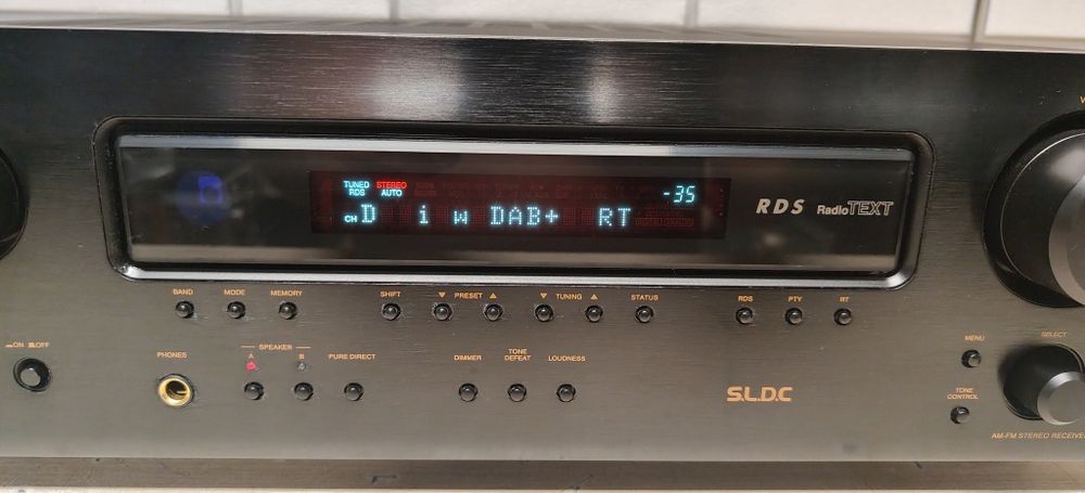 Amplituner stereo DENON DRA-500AE.