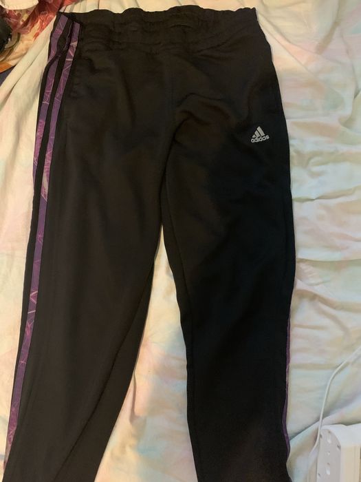 штани адідас з гарними фіолетовими лампасами,оригінал