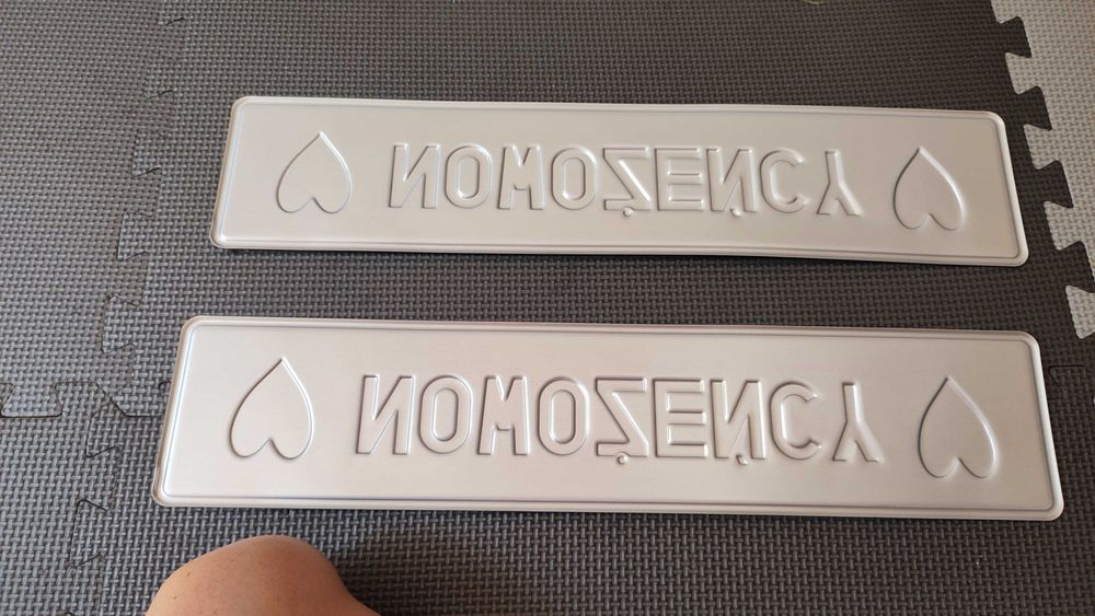 Nowożeńcy - ślubne tablice do samochodu weselnego 2 szt złote czarne