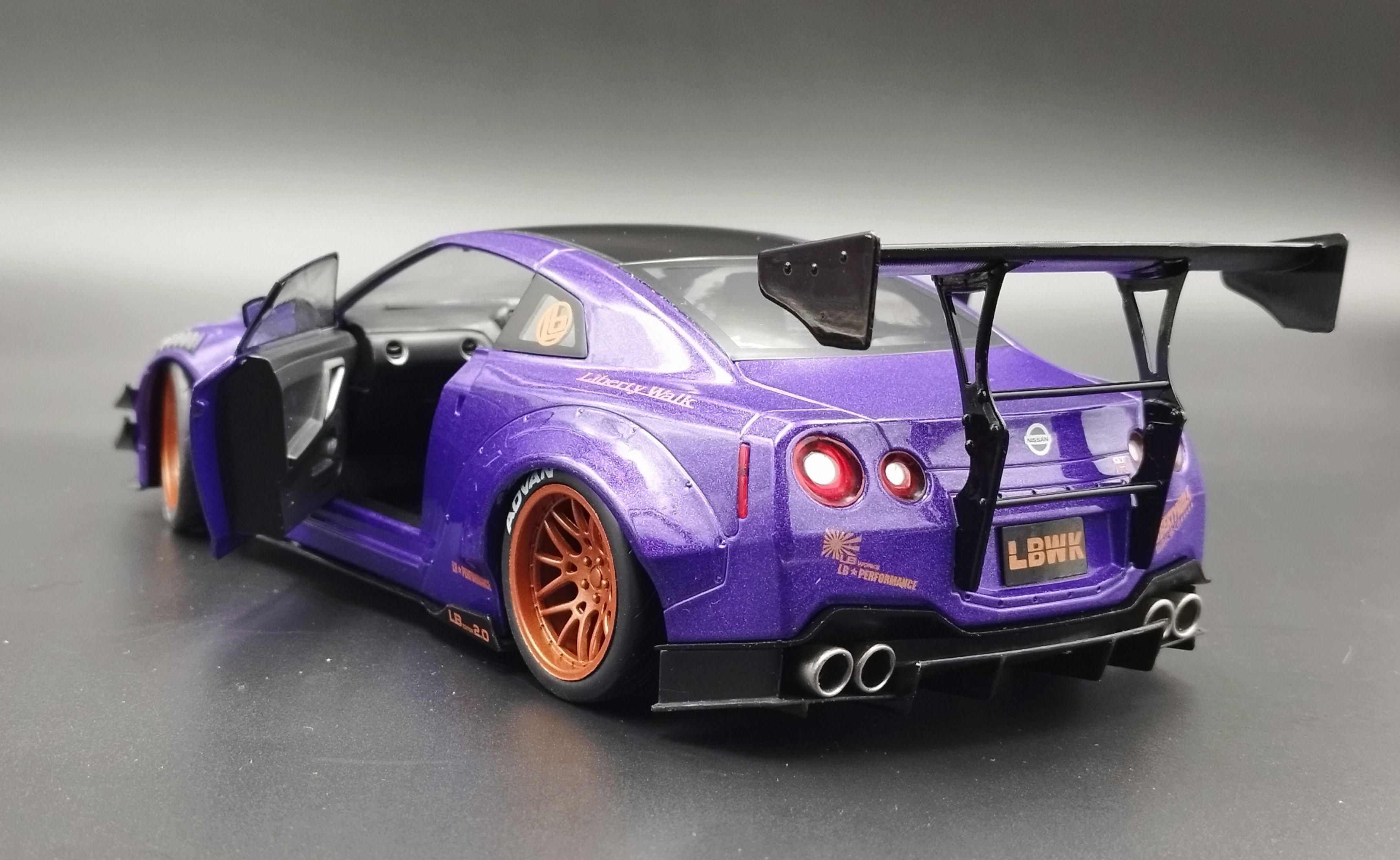 1:18 Solido NISSAN  GTR-R35 Skyline Liberty Works LB Purplezilla model