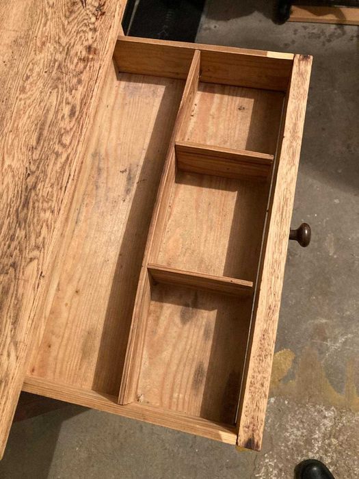 Szafka drewniana z szufladami do renowacji