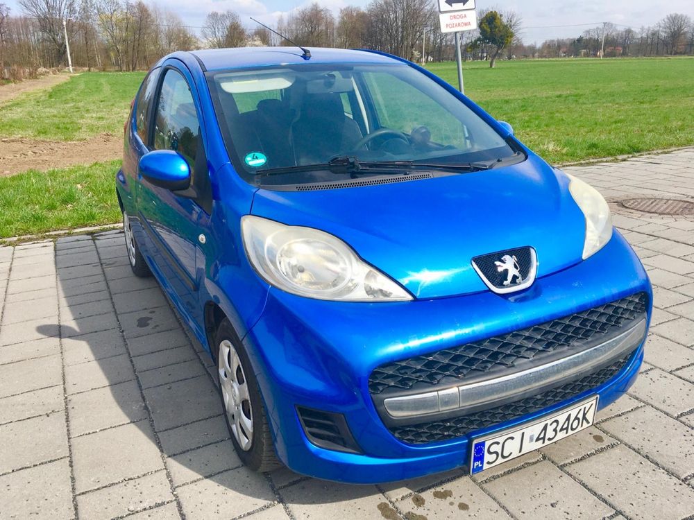 Peugeot 107 niebieski