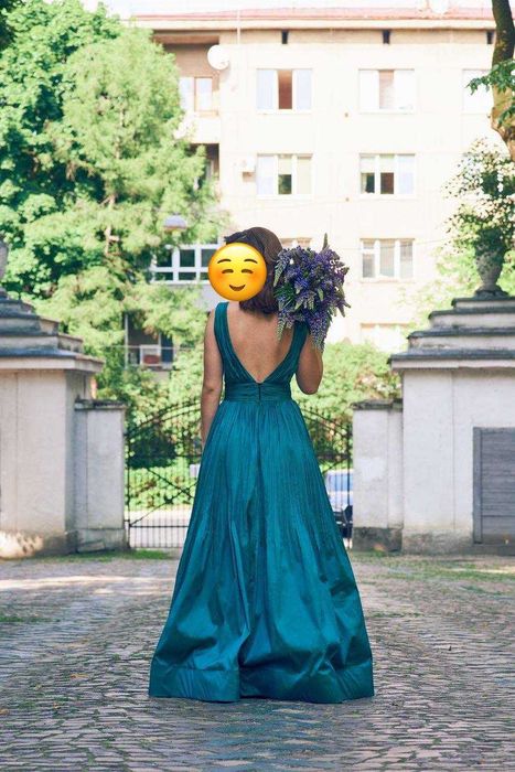 Сукня на випускний А-силуету без рукавів