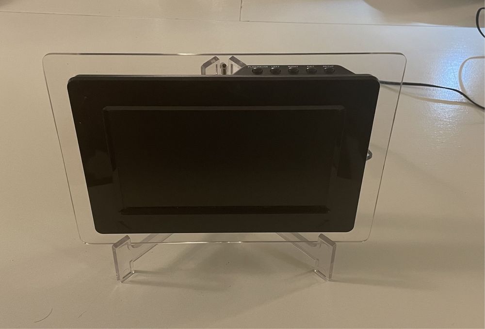Moldura digital, com leitura cartao SD