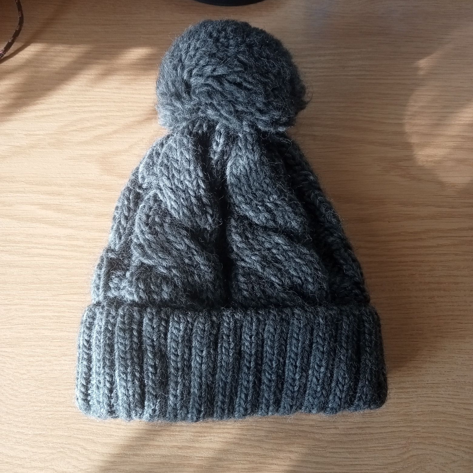 Nowa czapka pompoms wełna szara