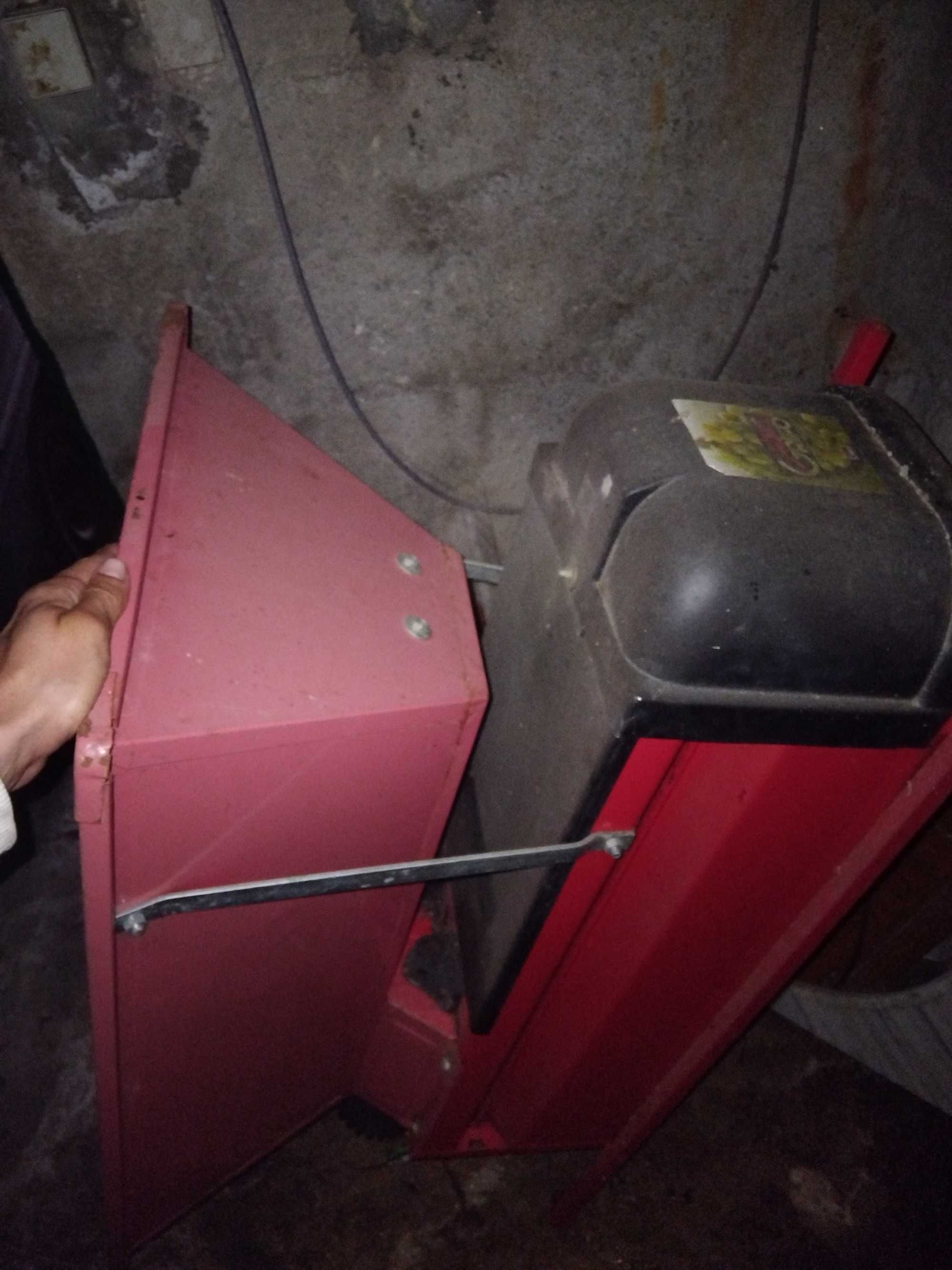 Prensa de uvas com motor