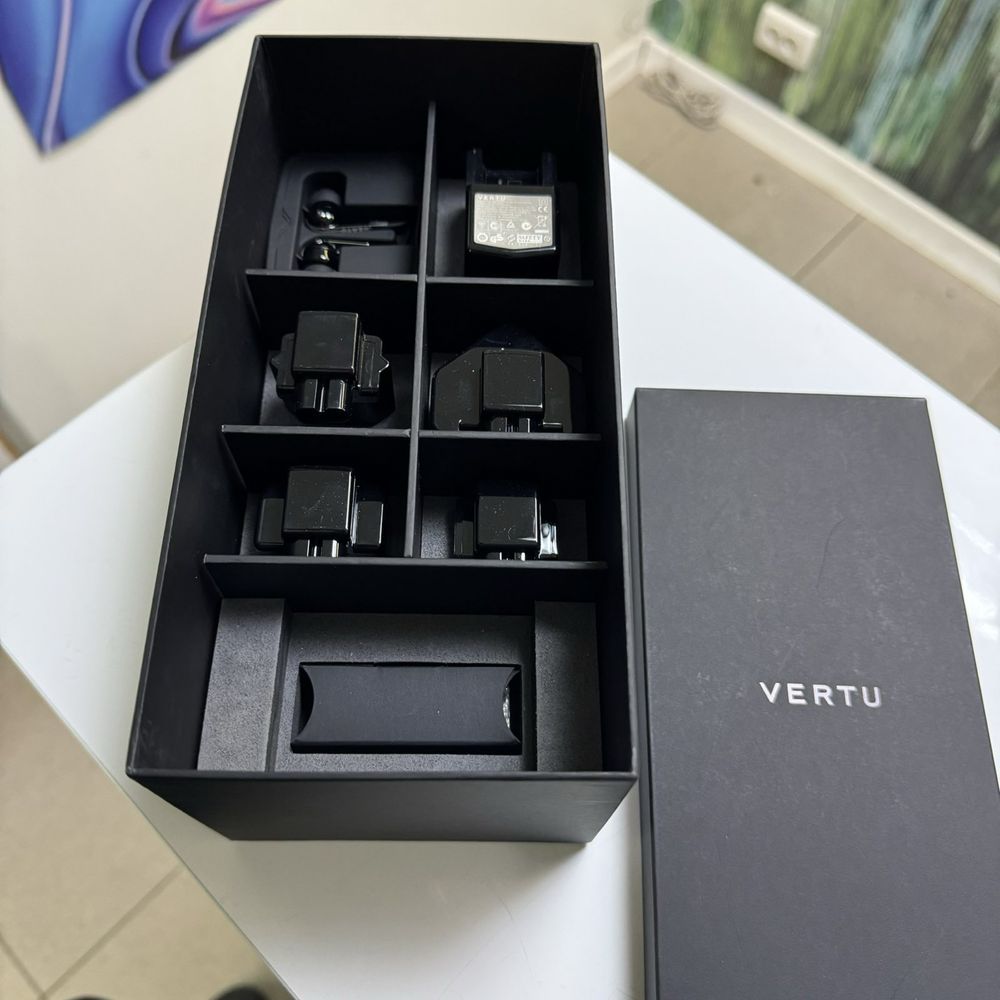 Продам телефон Vertu