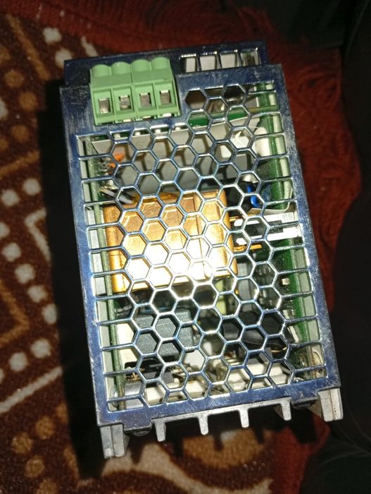 Новый промышленный блок питания Phoenix Contact QUINT-PS/3AC/24DC/20